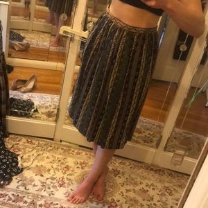 Vintage pleated patterned skirt